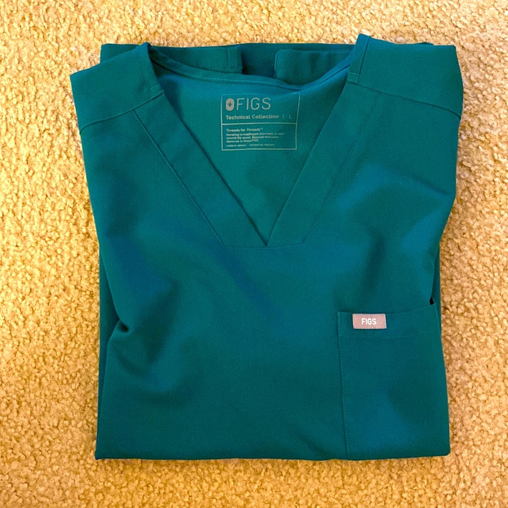 Used Figs Chisec three pocket top
